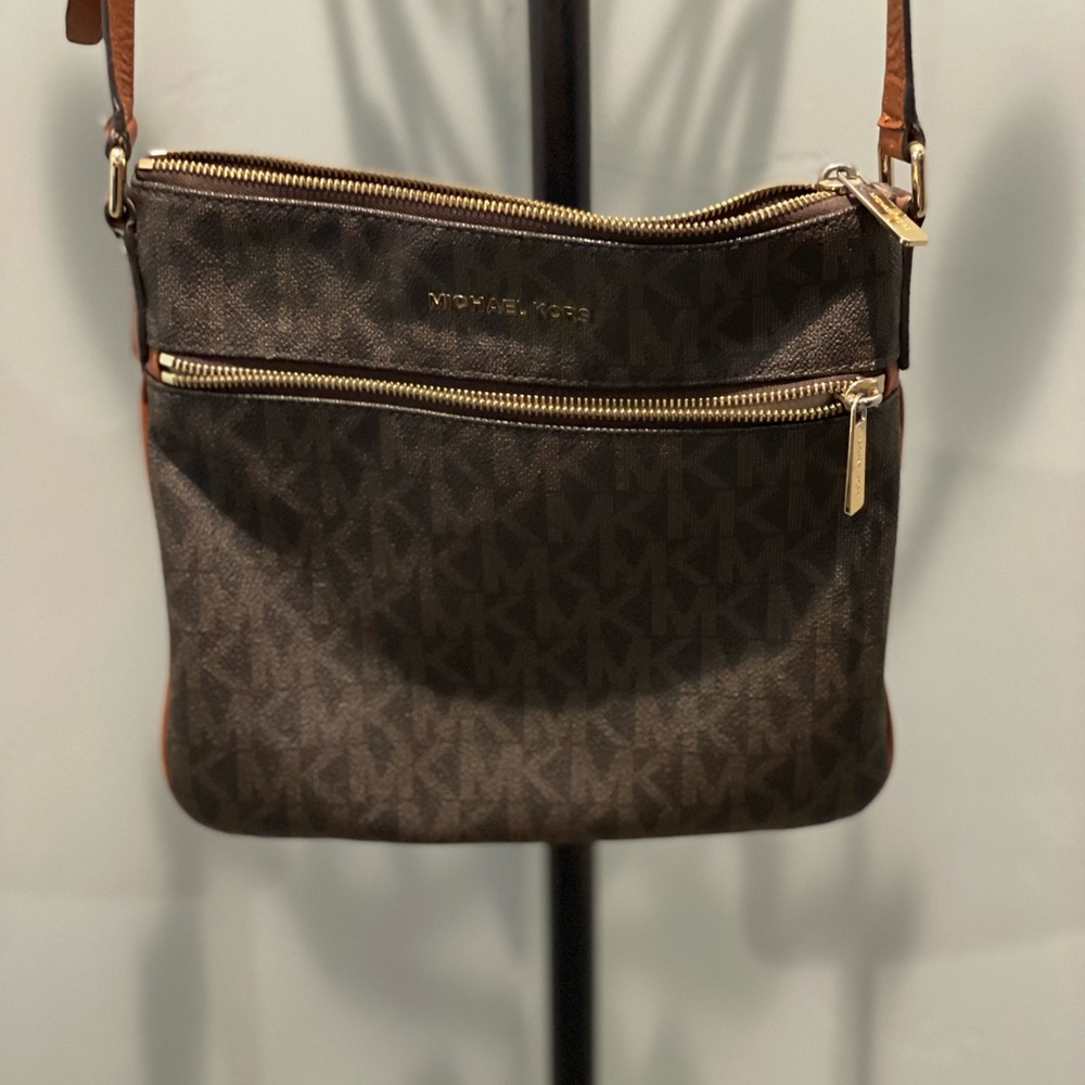 Michael kors crossbody